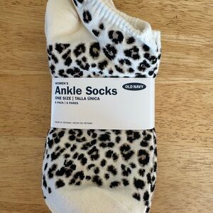 Old Navy Women's Leopard Print Ankle Socks - Black and White